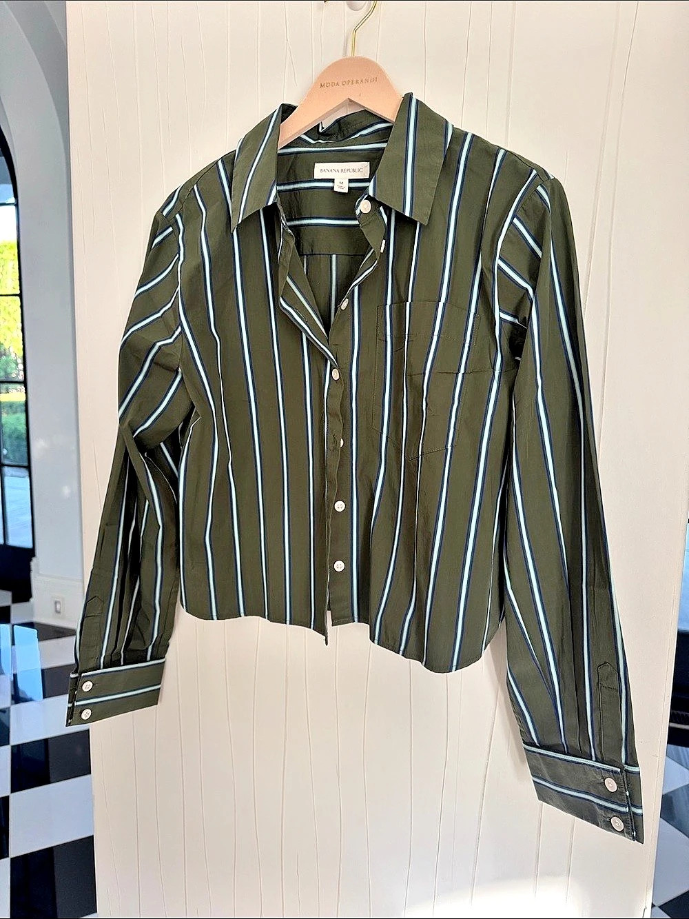 Cropped Banana Republic Striped Button Down in Green & Blue Size Medium Like New